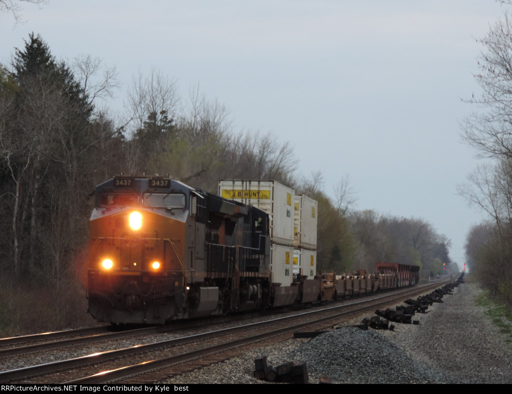 CSX 3437 on I010